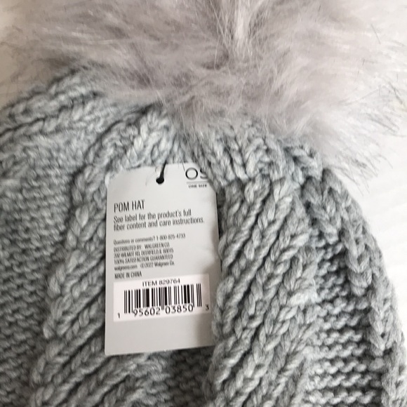 WEST loop POM HAT - Picture 9 of 9